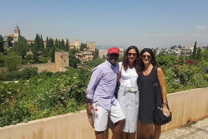 Private Alhambra Highlights Tour Including the Nasrid Palaces - Private pacing, photo breaks, and the heat reality check