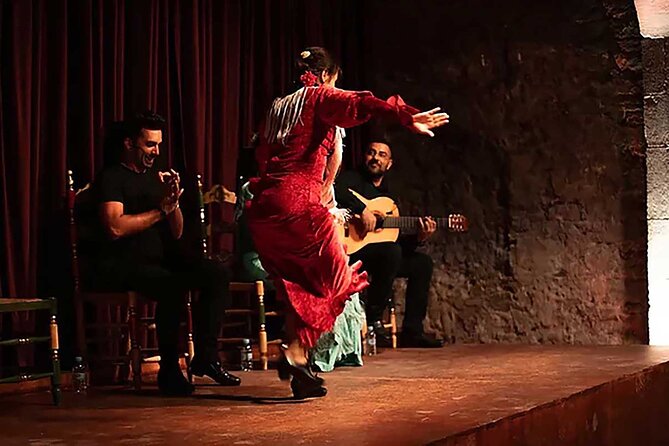 Private Tour: Tapas, Wine & Flamenco Show in Barcelona’s Old Town - Mercado de la Boquería Stop: How to Enjoy the First Tastings