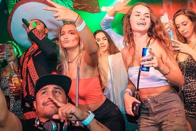 Pub Crawl Madrid by Mad Party Crew - Stop 1: Enbabia Bar, First Round of VIP Access