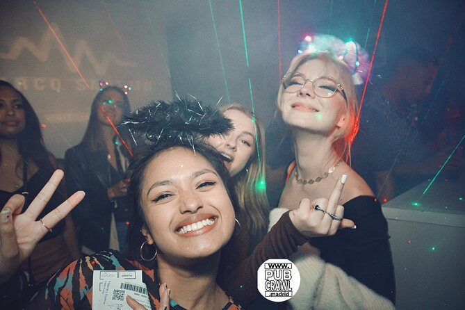 Pub Crawl Madrid by Mad Party Crew - Stop 2: Hood Dogs by Planet Club, Keep the Energy Up