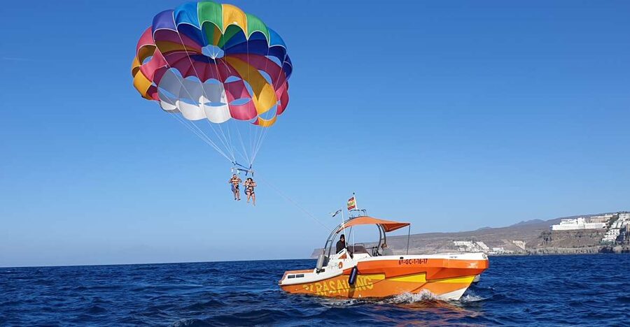 Puerto Rico de Gran Canaria : Parasailing - From pier to parachute: your 10 to 12 minute sequence