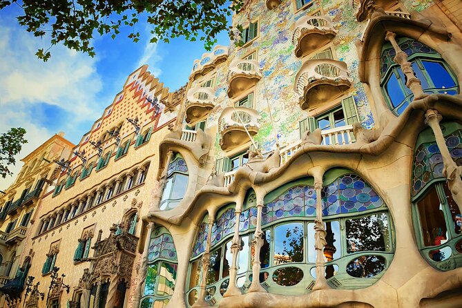 Ramblas, Old Town, Gothic and Gaudi Architecture Walking Tour - Key highlights to look for