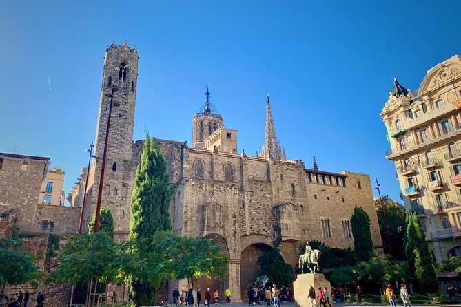 Ramblas, Old Town, Gothic and Gaudi Architecture Walking Tour - Las Ramblas in two minutes, and why that’s enough