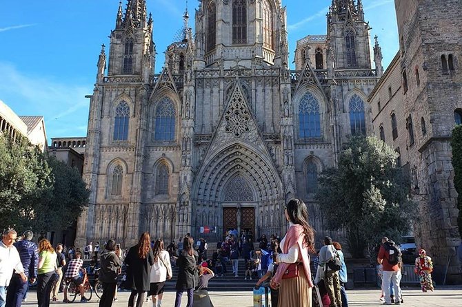 Ramblas, Old Town, Gothic and Gaudi Architecture Walking Tour - Catedral de Barcelona: a quick hit at medieval Gothic style