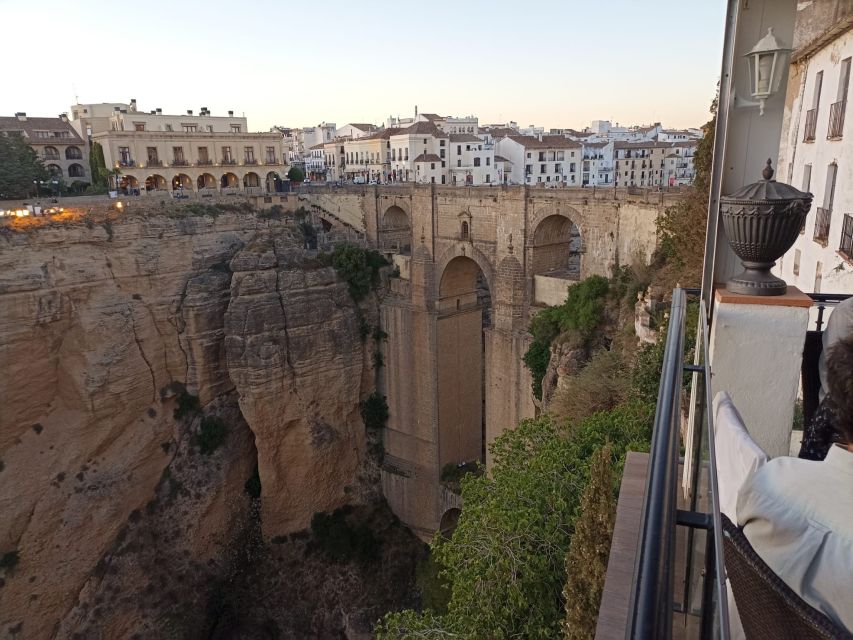 Ronda: Guided Walking Tour with English or Spanish Guide - New Bridge area and the famous balcony: the view you will remember