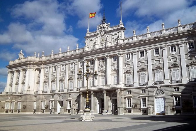 Royal Palace of Madrid Early Entrance Tour Skip-The-Line Ticket - Your guided route inside the Royal Palace (and what you’ll actually see)