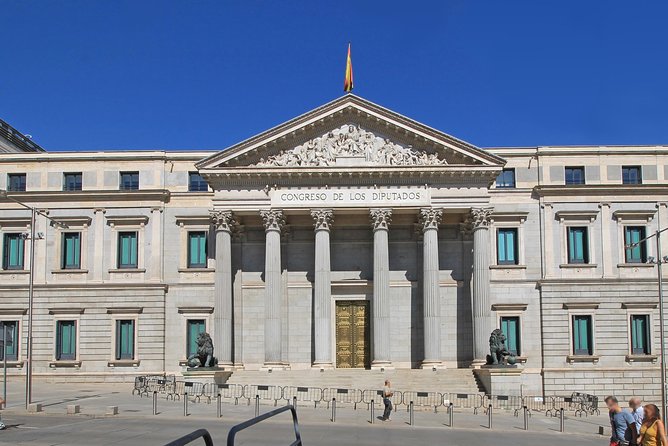Royal Palace & Prado Museum Skip the Line Guided Tour - Royal Palace of Madrid: entering without the ticket line drag
