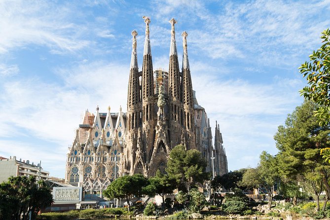 Sagrada Familia English Guided Tour & Optional Tower Access - Tower Access Upgrade: Elevator Up, About 400 Stairs Down