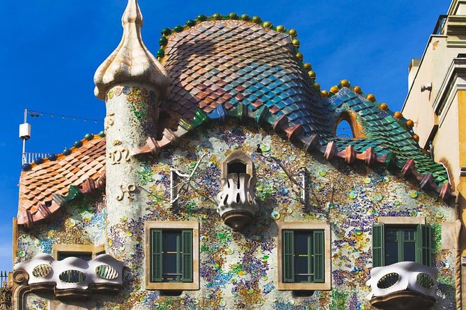 Sagrada Familia & Gaudi Tour Private or Small Group with Tickets - Palau Guell, Els 4 Gats, and the Palau de la Música Catalana moment