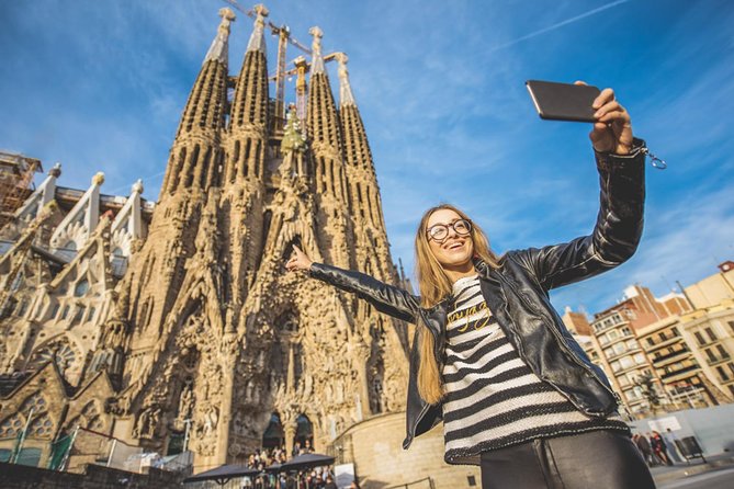 Sagrada Familia & Gaudi Tour Private or Small Group with Tickets - Guides make it personal: what you should watch for during the walk