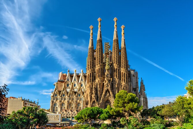 Sagrada Familia Guided Tour with Skip The Line Access - Your route inside: from the doors to the forest of pillars