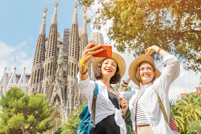 Sagrada Familia Guided Tour with Skip The Line Access - Small-group upgrade: better control of time and photos