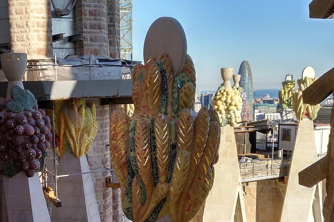 Sagrada Familia Guided Tour with Towers Access - Crowds, timing, and how to avoid feeling rushed