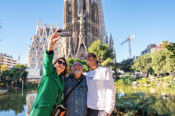 Sagrada Familia Small Group Guided Tour with Skip the Line Ticket - What the guided hour feels like inside the basilica
