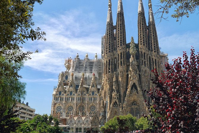 Sagrada Familia Small Group Tour with Skip the Line Ticket - A Fast Track Into Gaudi’s Unfinished Masterpiece