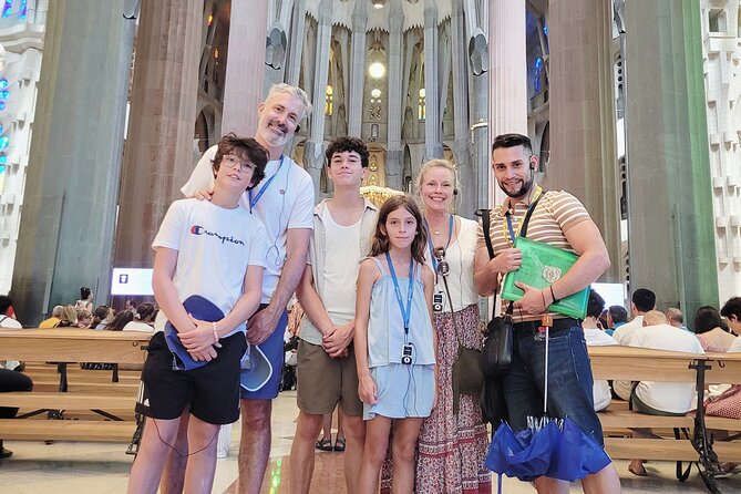 Sagrada Familia: The Golden Hour with Skip the line Tickets - Meeting Point to End Point: Where You Start, Where You Finish