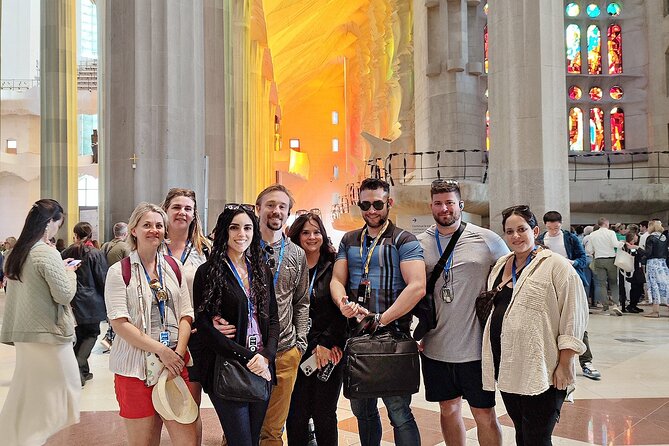 Sagrada Familia: The Golden Hour with Skip the line Tickets - Your Small-Group Visit: Guides Like Jorge and Carla Make It Click