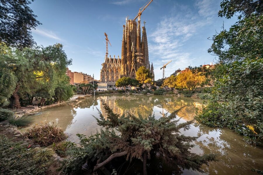 Sagrada Familia Tour with Express Entry and Local Guide - Key highlights at a glance