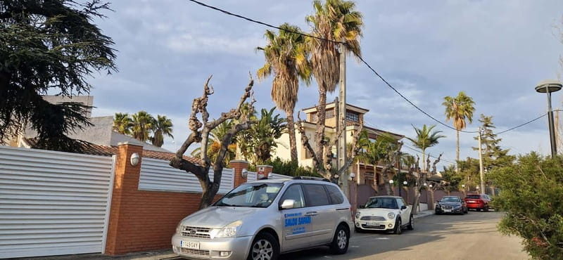 Salou: Siurana Medieval Village Guided Tour w/ Hotel Pickup - Your guide on board, and what you should expect from the storytelling
