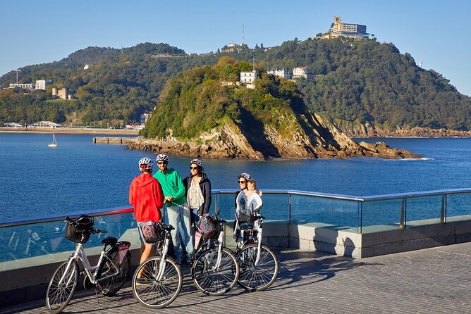 San Sebastian E-bike trour: Basque History and Cultural. - Ondarreta and Peine del Viento: Beach History and Modern Art Views