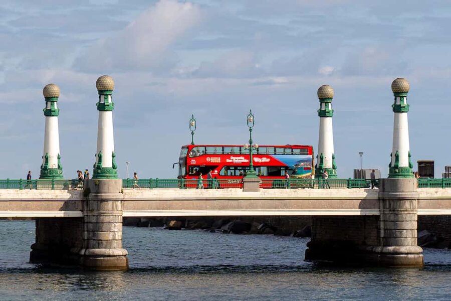 San Sebastian: Hop-On Hop-Off City Tour Bus - Key highlights at a glance