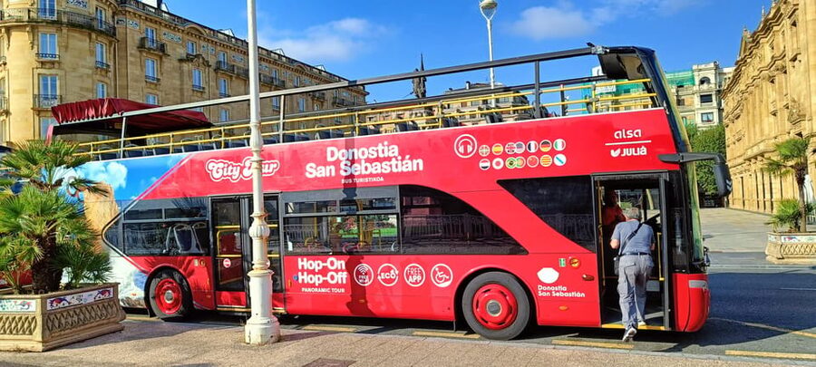 San Sebastian: Hop-On Hop-Off City Tour Bus - Who this bus suits best