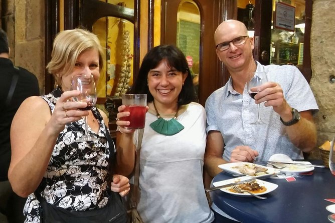 San Sebastian Pintxos Tour for Gourmets in the Old Town - The emblematic pintxos street walk: the difference between chaos and confidence