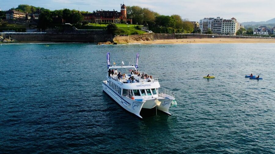 San Sebastian: Sustainable Catamaran Cruise with Audio Guide - Why the Silent, Hybrid Catamaran Matters in La Concha Bay