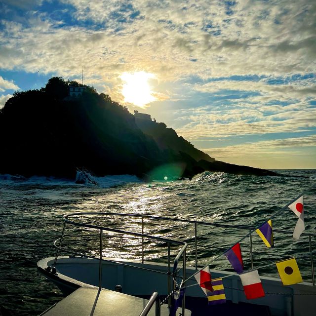 San Sebastian: Sustainable Catamaran Cruise with Audio Guide - Peine del Viento and Oteiza, The Sculpture Stop You’ll Want Photos For