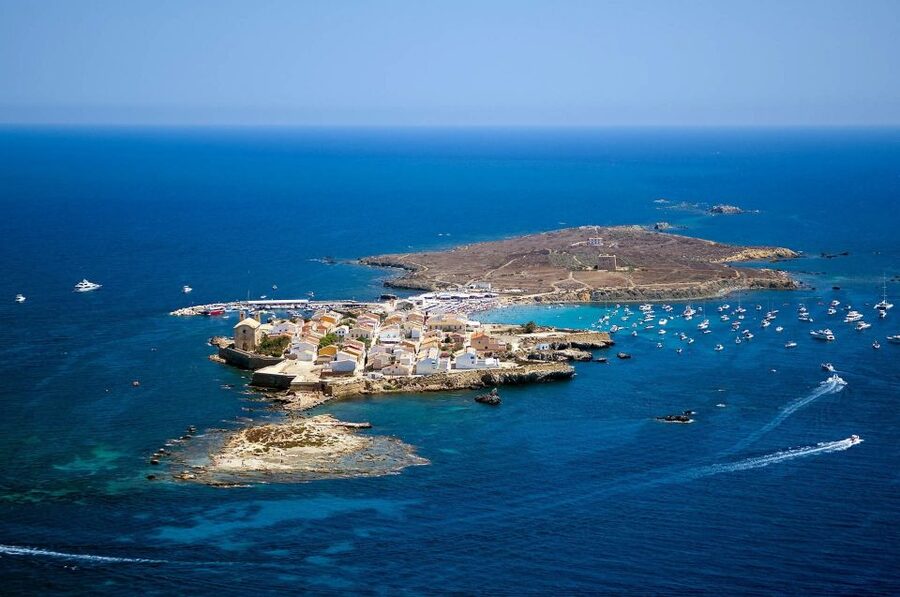 Santa Pola: Return Taxi Boat Ticket to Tabarca Island - The 15-minute crossing: fast, close to the water, easy to repeat