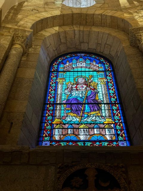 Santiago de Compostela: Cathedral, Museum, and Old Town Tour - Guides, language, and how hearing stays easy