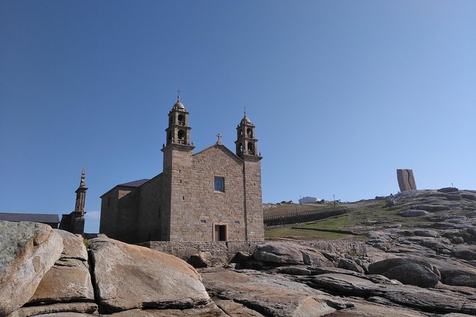 Santiago de Compostela: Finisterre, Muxia & Costa da Morte - Cape Finisterre lighthouse and Camino kilometer zero