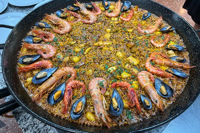 Seafood paella cooking class, tapas and visit to Ruzafa market. - The food after: tomato salad, wines, dessert, mistela, coffee