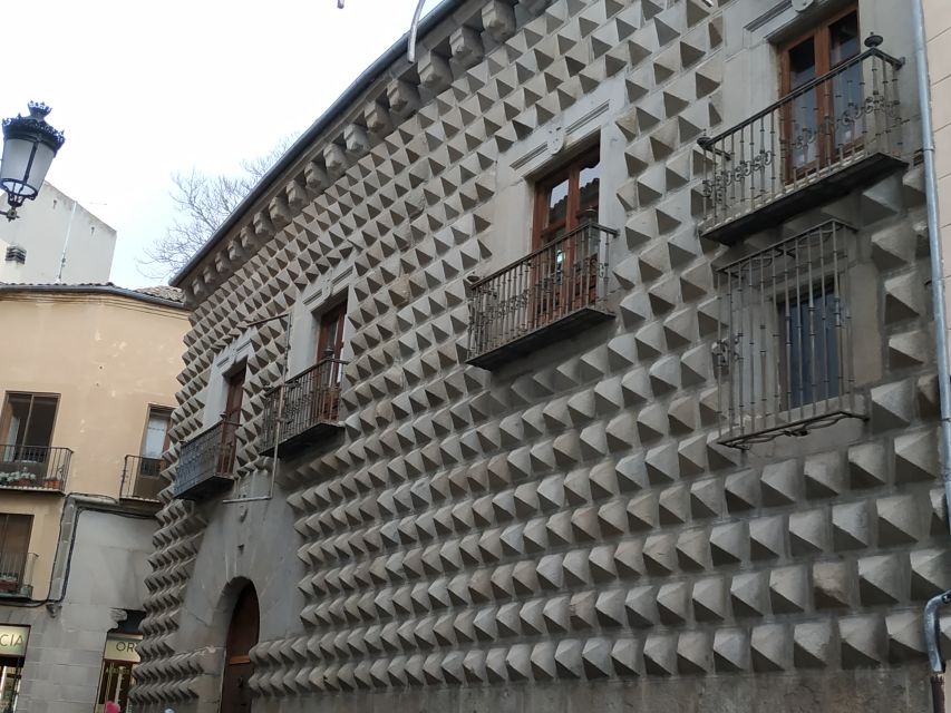 Segovia: Guided Walking Tour with Cathedral & Alcázar Entry - Key things to know before you go