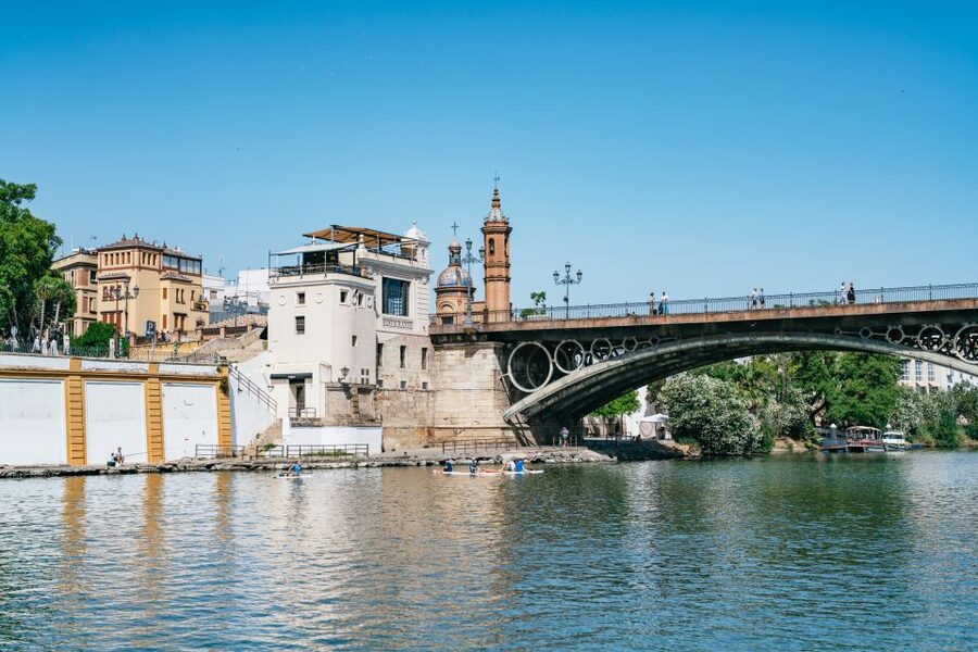 Seville: 1-Hour Guadalquivir River Sightseeing Eco Cruise - Drinks and rules: what you can plan for, and what you should not