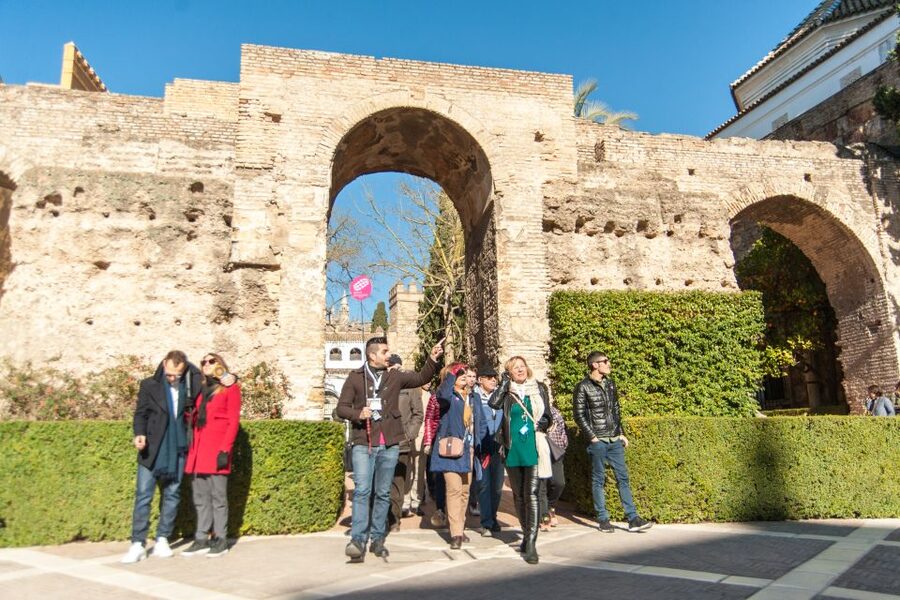 Seville: Alcázar and Cathedral Entry Ticket and Guided Tour - What you do at the end: walking up Giralda for city views