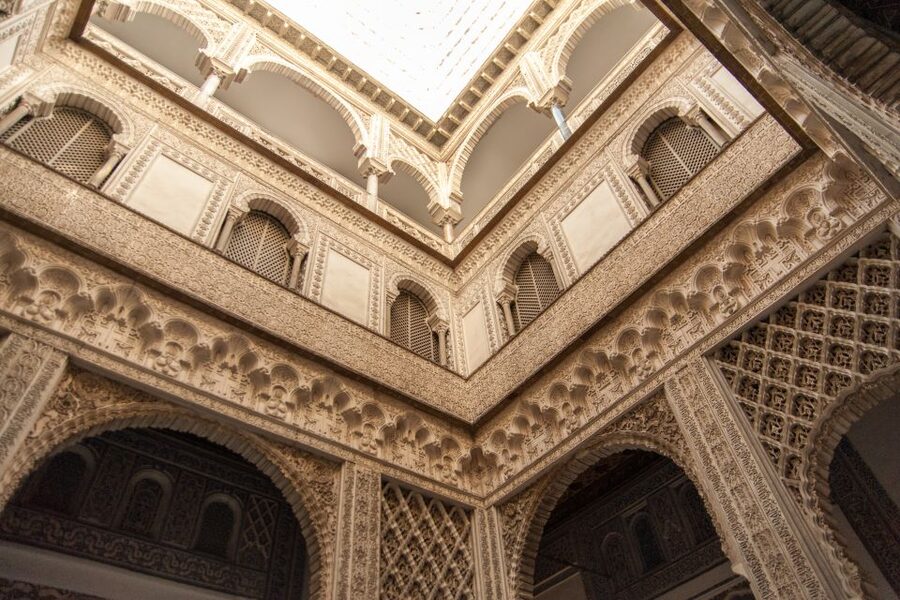 Seville: Alcázar and Cathedral Entry Ticket and Guided Tour - Meeting point at Plaza del Triunfo: how to avoid the most common stress