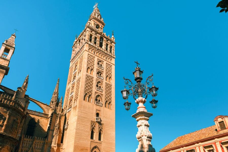 Seville: Alcázar, Cathedral & Giralda Fast Track Guided Tour - Entering the Royal Alcázar: Mudejar, Gothic, and that stucco glow