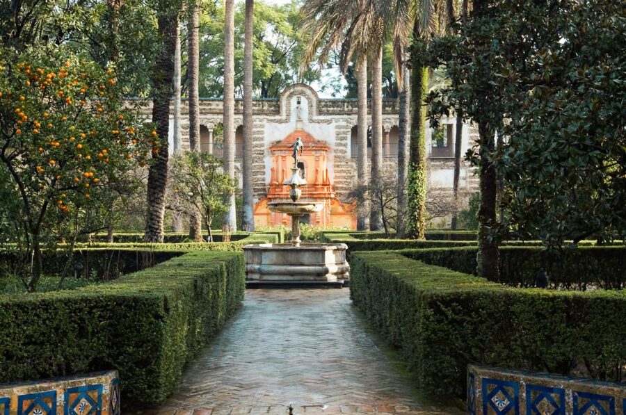 Seville: Alcázar, Cathedral & Giralda Fast Track Guided Tour - Seville Cathedral and Patio de los Naranjos: where the design gets personal