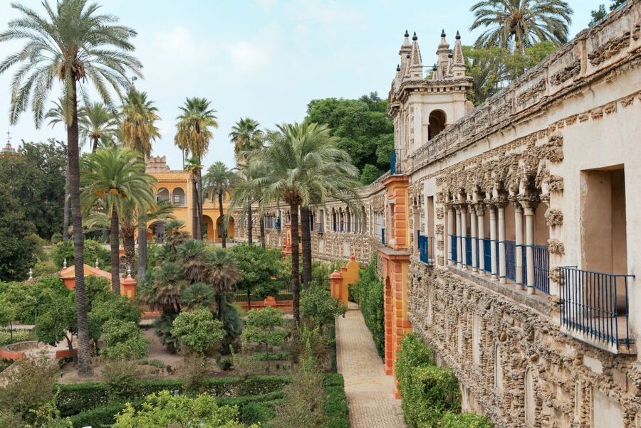Seville: Alcázar, Cathedral & Giralda Fast Track Guided Tour - Pacing reality: why this tour feels intense