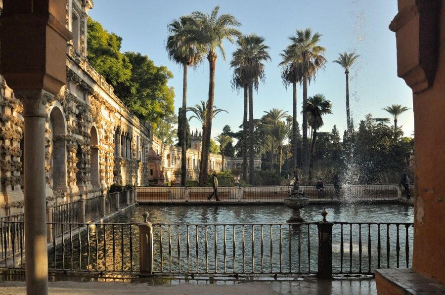 Seville: Alcazar & Cathedral Skip-the-Line Guided Tour - Alcazar of Seville: The Royal Residence You Can Still Step Into
