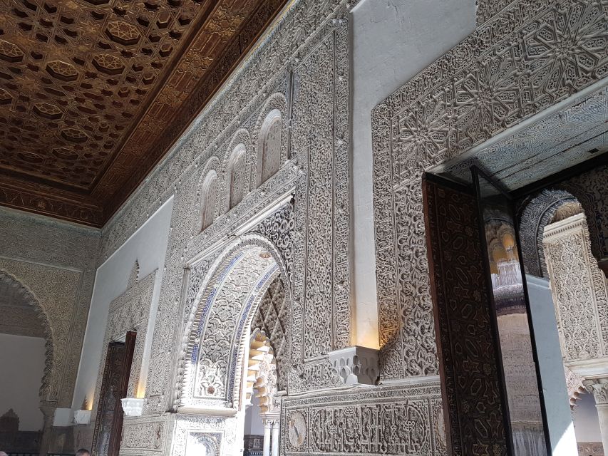 Seville: Alcázar Tour with Tickets Included - Guide quality: why the person matters in the Alcázar