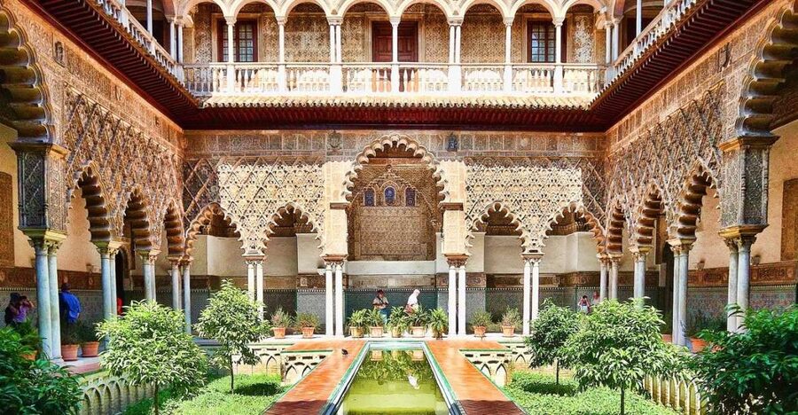 Seville: Alcázar Tour with Tickets Included - Patio de las Doncellas: reflections that teach you what to notice