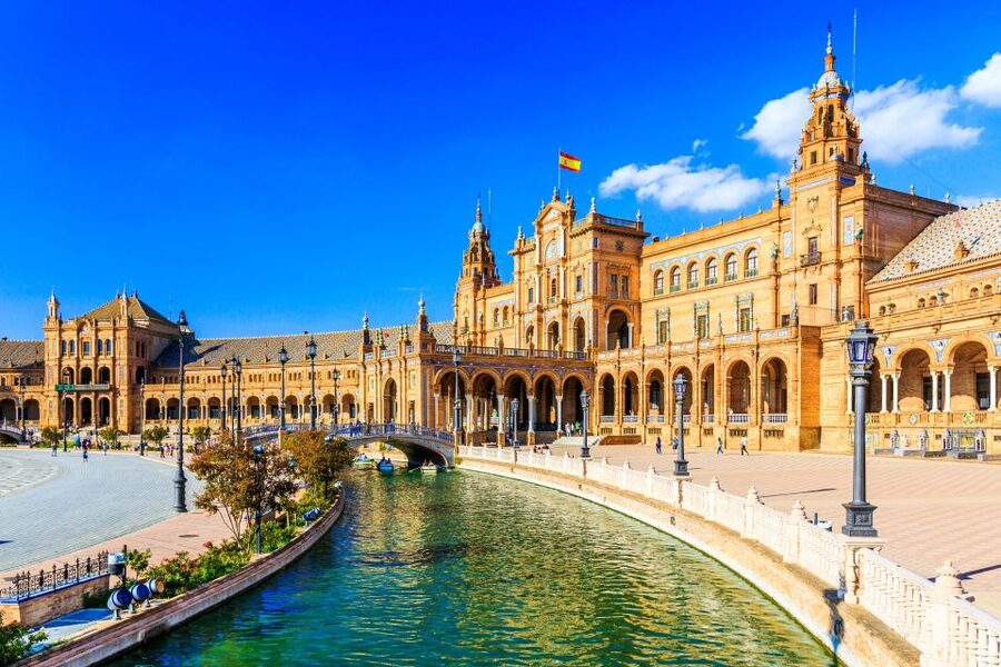 Seville: Authentic and Romantic Horse-Drawn Carriage Ride - Who should book this Seville carriage ride