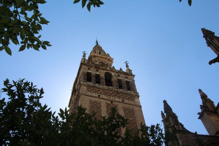 Seville: Cathedral and Giralda Skip-the-line Guided Tour - Group size, audio, and the crowd reality inside