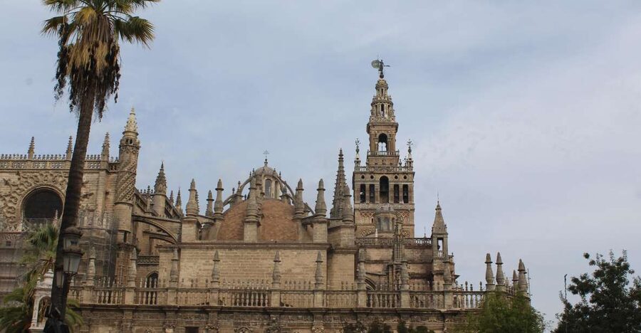 Seville: Cathedral and Giralda Skip-the-line Guided Tour - Seville Cathedral and Giralda: why this tour is worth prioritizing