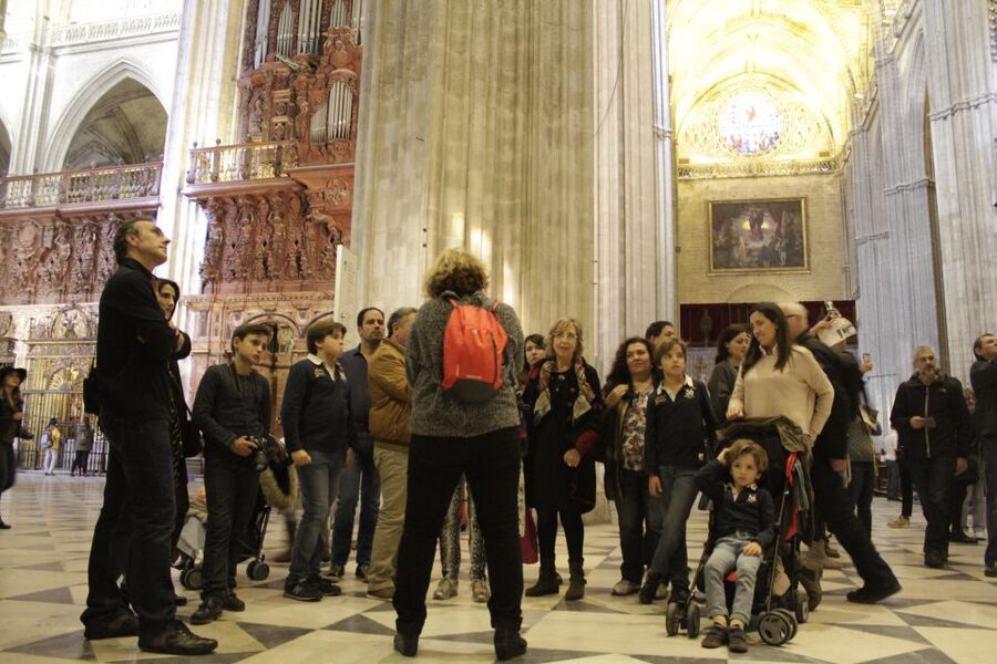 Seville: Cathedral and Giralda Skip-the-line Guided Tour - The Giralda climb: 35 ramps to panoramic views