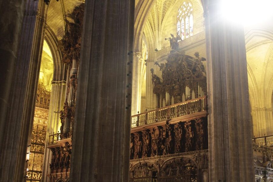 Seville: Cathedral and Giralda Skip-the-line Guided Tour - Price and value: $38 well spent if you want context