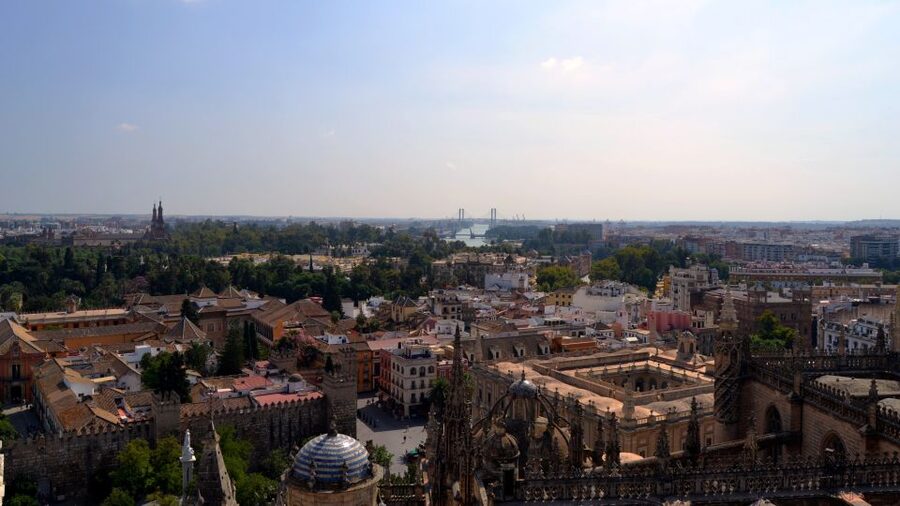Seville Cathedral and Giralda Tower Guided Tour and Tickets - Making the Most of 1.5 Hours: Group Pace, Earphones, and Timing