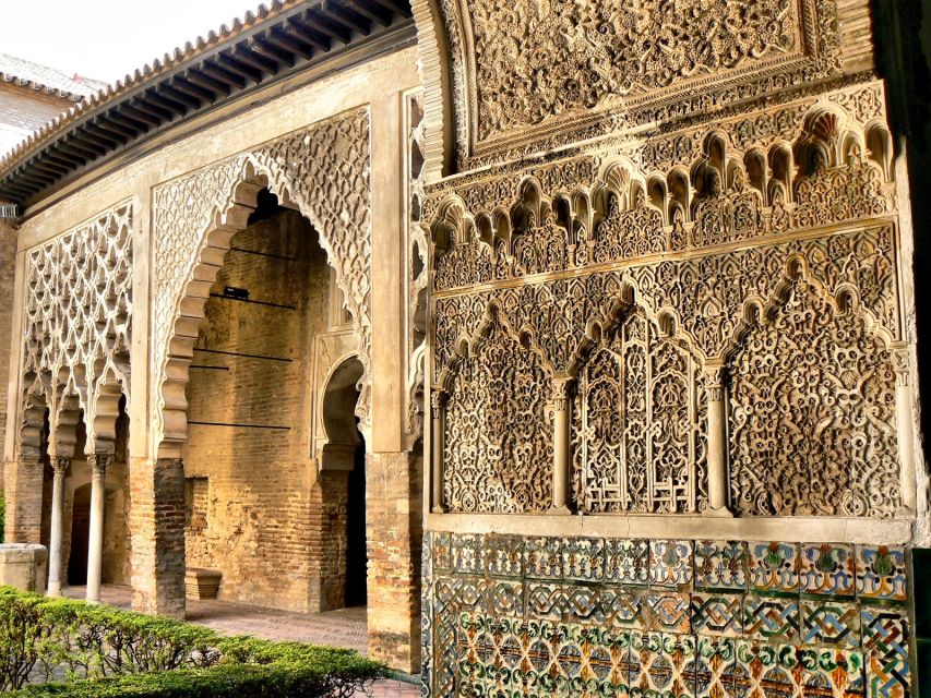 Seville: Cathedral, Giralda & Alcázar Guided Tour - The Giralda tower: a minaret you can still read